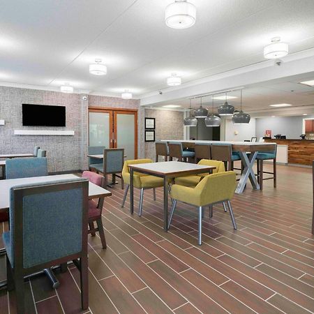 Hampton Inn St. Louis - Westport Maryland Heights Buitenkant foto