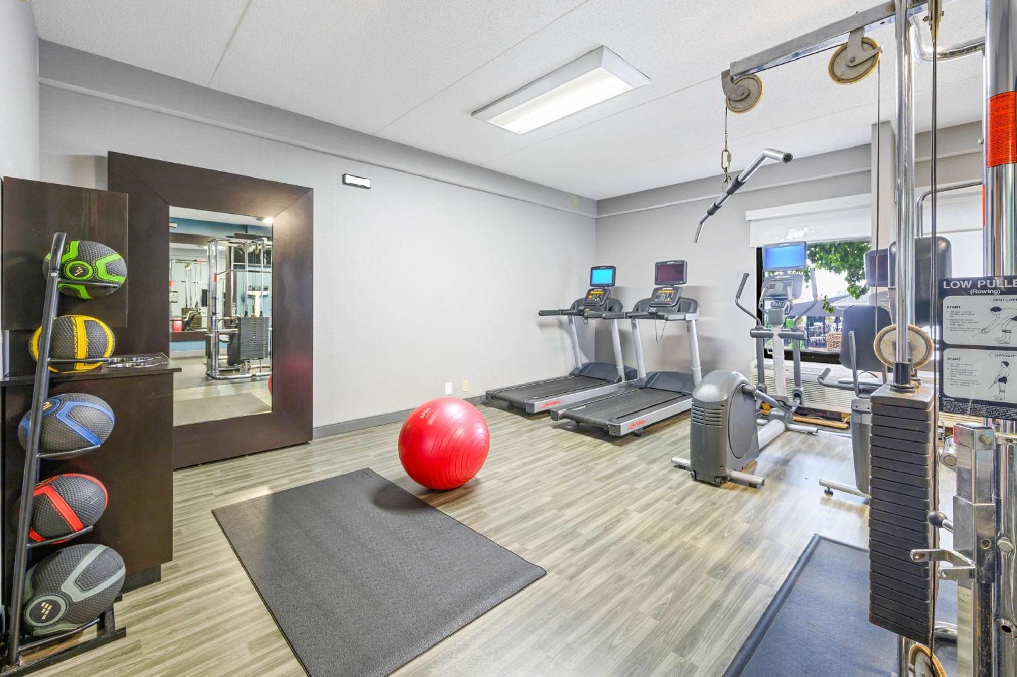 Hampton Inn St. Louis - Westport Maryland Heights Buitenkant foto