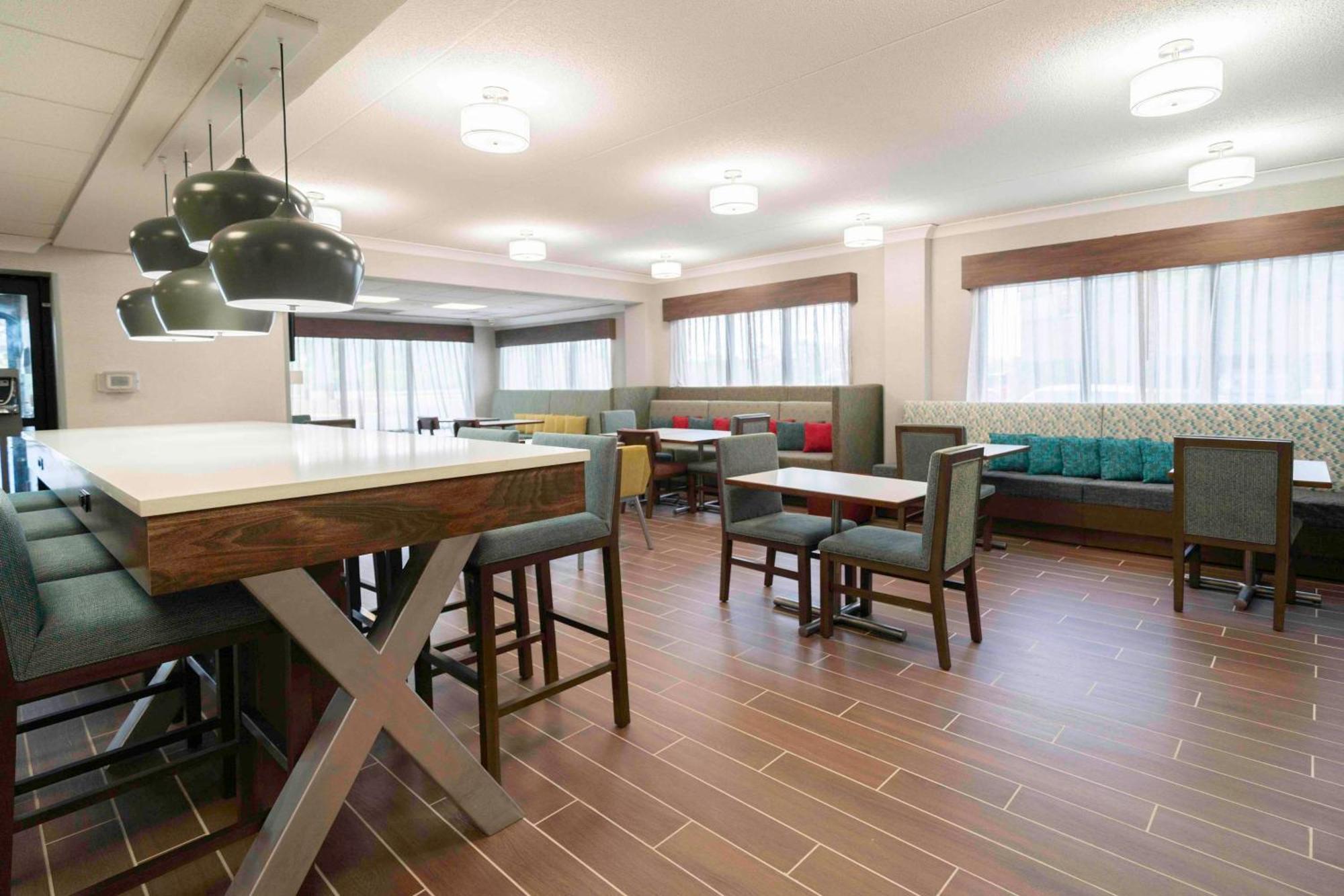 Hampton Inn St. Louis - Westport Maryland Heights Buitenkant foto